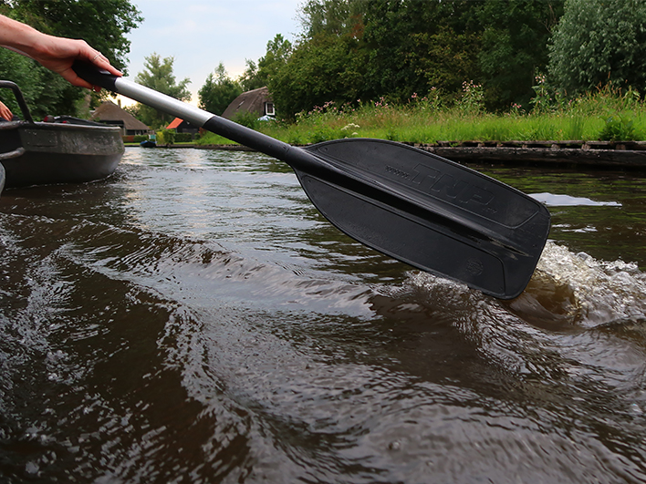 Kanoën door de Giethoornse grachten