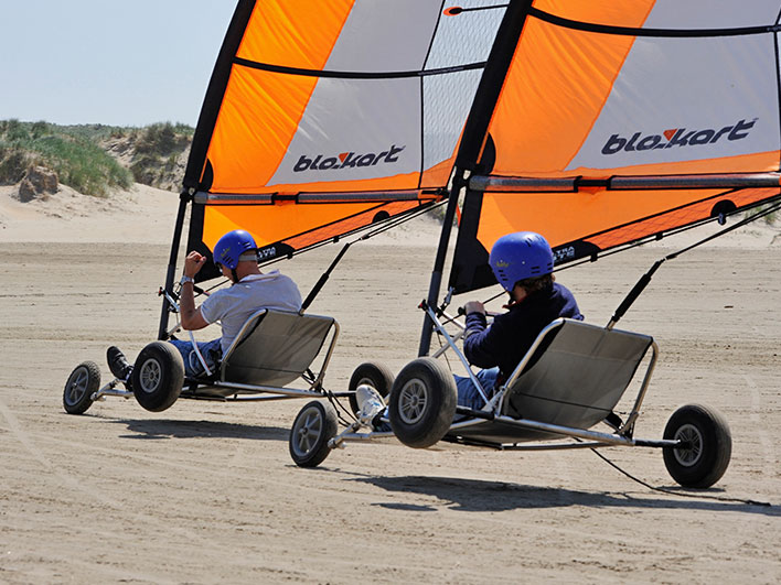 Blokarten,zeilen over het strand
